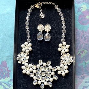 Valeska Suite!  Necklace and Earrings!